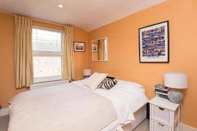  Image of 2 Bedroom Flat for sale at Battersea, SW11 5XS