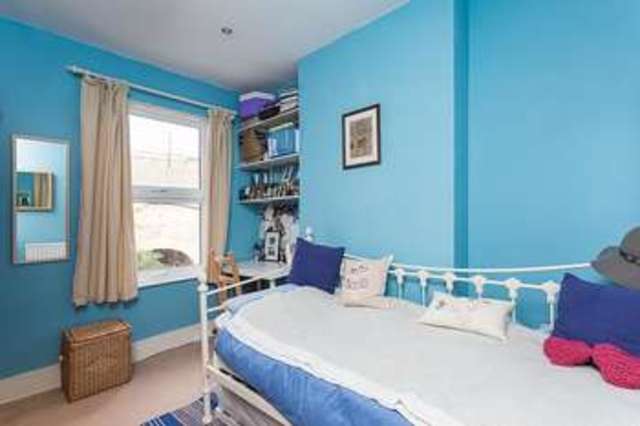 Image of 2 Bedroom Flat for sale at Battersea, SW11 5XS