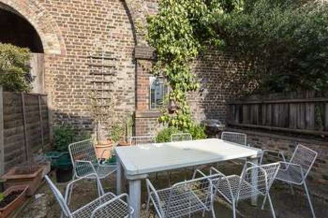  Image of 2 Bedroom Flat for sale at Battersea, SW11 5XS