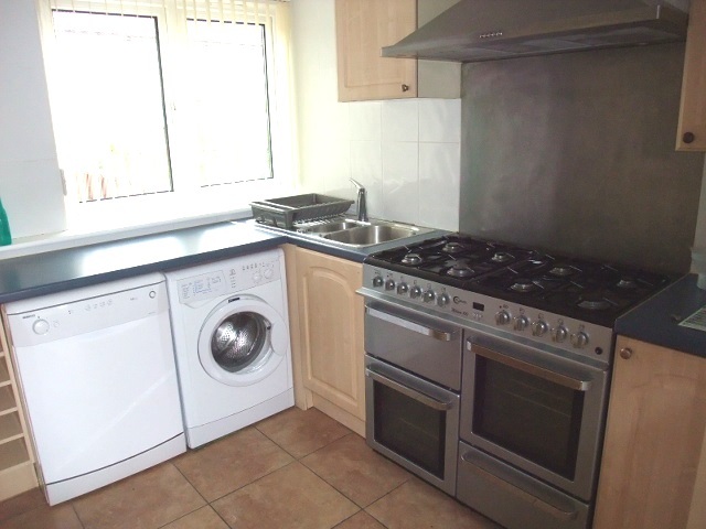  Image of 3 Bedroom Terraced to rent at Glenrothes Fife Fife, KY6 2JX