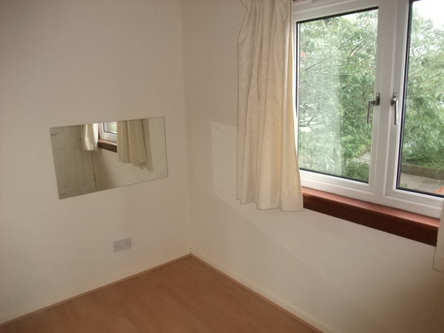  Image of 3 Bedroom Terraced to rent at Glenrothes Fife Fife, KY6 2JX