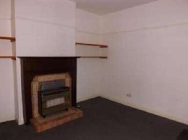  Image of 3 Bedroom Terraced for sale at Leicester Leicestershire Humberstone, LE5 0DN