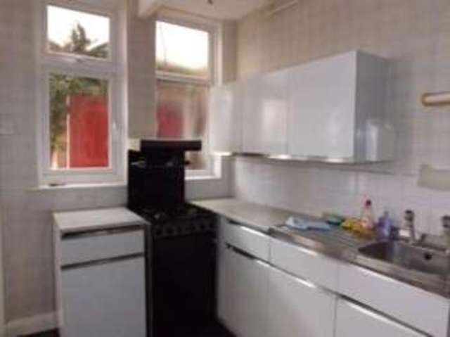  Image of 3 Bedroom Terraced for sale at Leicester Leicestershire Humberstone, LE5 0DN