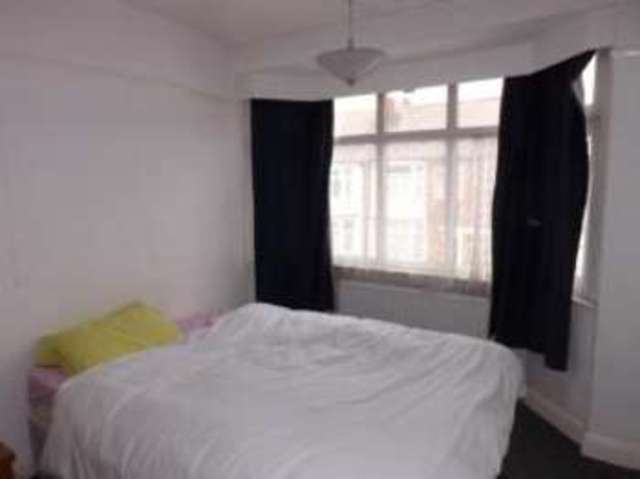  Image of 3 Bedroom Terraced for sale at Leicester Leicestershire Humberstone, LE5 0DN