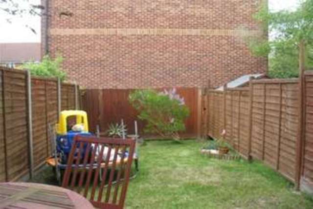  Image of 2 Bedroom Detached to rent at Southampton, SO19 9EJ