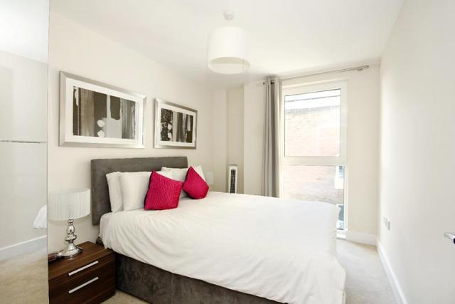  Image of 2 Bedroom Flat to rent at Glenthorne Road  London, W6 0JY