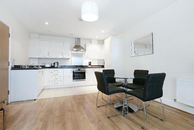  Image of 2 Bedroom Flat to rent at Glenthorne Road  London, W6 0JY