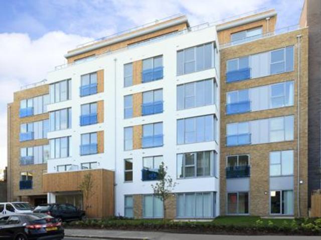 Image of 2 Bedroom Flat to rent at Glenthorne Road  London, W6 0JY