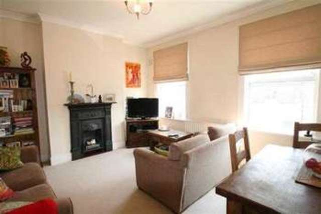  Image of 1 Bedroom Apartment to rent at Haydons Road, SW19 8TR