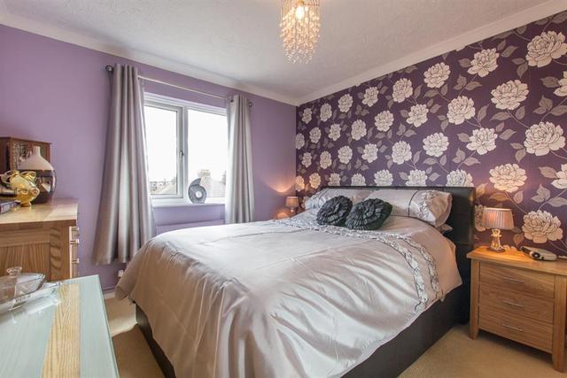  Image of 2 Bedroom Flat for sale at High Street London Colney St. Albans, AL2 1JZ