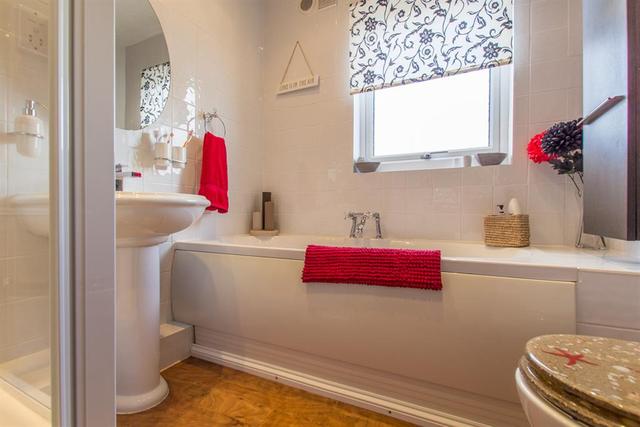  Image of 2 Bedroom Flat for sale at High Street London Colney St. Albans, AL2 1JZ