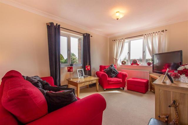  Image of 2 Bedroom Flat for sale at High Street London Colney St. Albans, AL2 1JZ