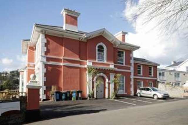  Image of 2 Bedroom Flat to rent at Higher Erith Road  TORQUAY, TQ1 2NQ