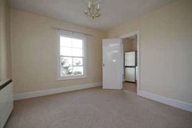  Image of 2 Bedroom Flat to rent at Higher Erith Road  TORQUAY, TQ1 2NQ