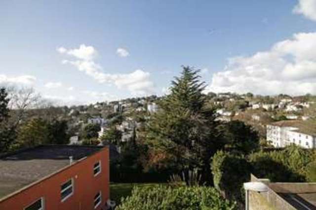  Image of 2 Bedroom Flat to rent at Higher Erith Road  TORQUAY, TQ1 2NQ