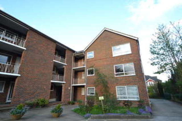  Image of 2 Bedroom Maisonette to rent at Surbiton Surrey, KT6 5BL
