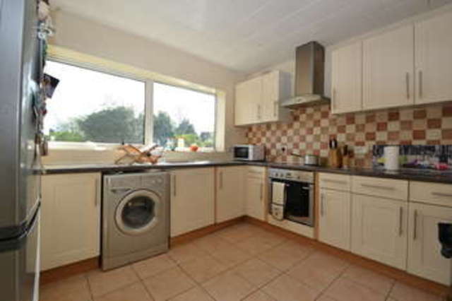  Image of 2 Bedroom Maisonette to rent at Surbiton Surrey, KT6 5BL