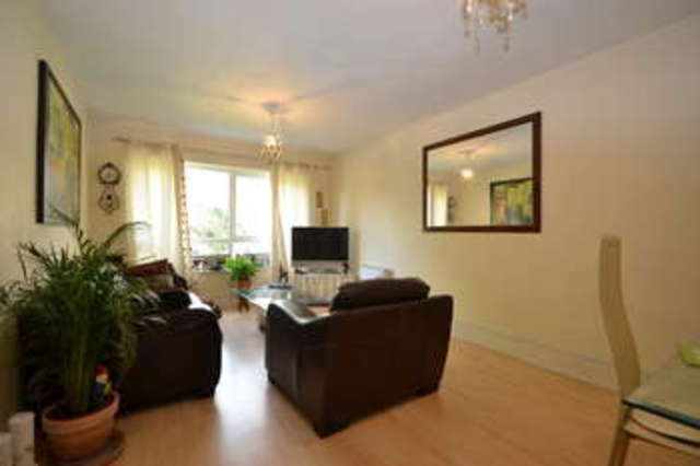  Image of 2 Bedroom Maisonette to rent at Surbiton Surrey, KT6 5BL