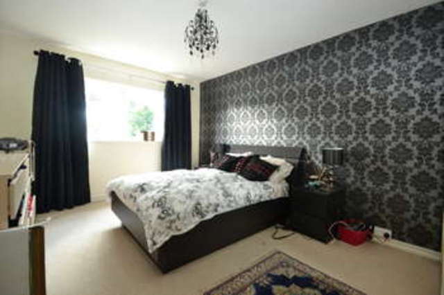  Image of 2 Bedroom Maisonette to rent at Surbiton Surrey, KT6 5BL