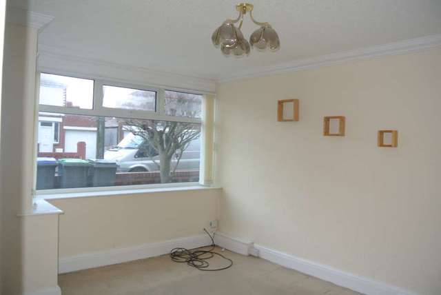  Image of 3 Bedroom Terraced to rent at Ivy Avenue  Blackpool, FY4 3QF