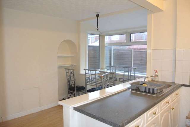  Image of 3 Bedroom Terraced to rent at Ivy Avenue  Blackpool, FY4 3QF