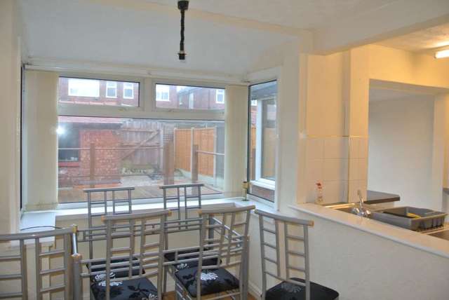  Image of 3 Bedroom Terraced to rent at Ivy Avenue  Blackpool, FY4 3QF