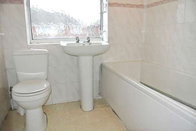  Image of 3 Bedroom Terraced to rent at Ivy Avenue  Blackpool, FY4 3QF