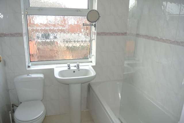  Image of 3 Bedroom Terraced to rent at Ivy Avenue  Blackpool, FY4 3QF