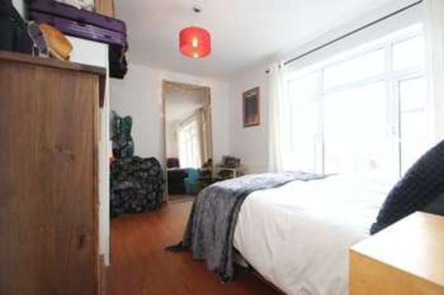  Image of 1 Bedroom Flat to rent at Kingsland Road  London, E2 8EB