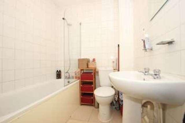  Image of 1 Bedroom Flat to rent at Kingsland Road  London, E2 8EB