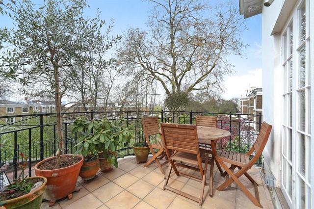  Image of 3 Bedroom Flat to rent at Lansdowne Road  London, W11 3AG