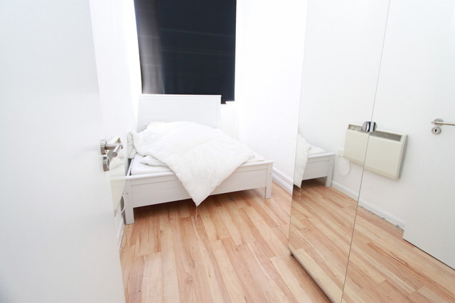  Image of 3 Bedroom Apartment to rent at London Haggerston, E2 8HN