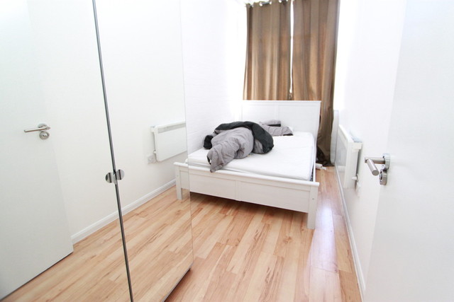  Image of 3 Bedroom Apartment to rent at London Haggerston, E2 8HN