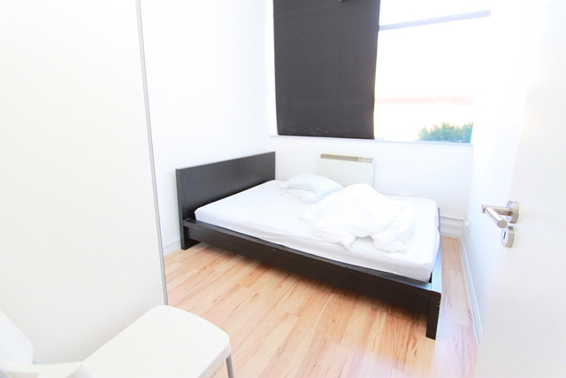  Image of 3 Bedroom Apartment to rent at London Haggerston, E2 8HN
