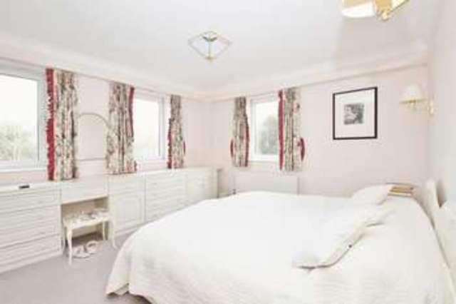  Image of 3 Bedroom Flat for sale at Manor Road  Bournemouth, BH1 3BY