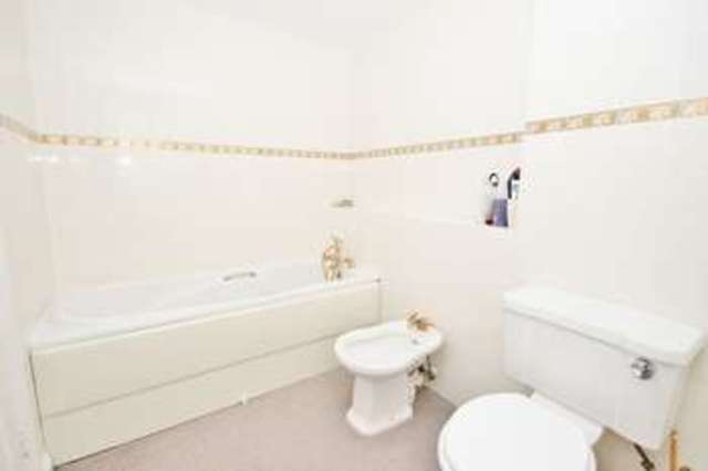  Image of 3 Bedroom Flat for sale at Manor Road  Bournemouth, BH1 3BY