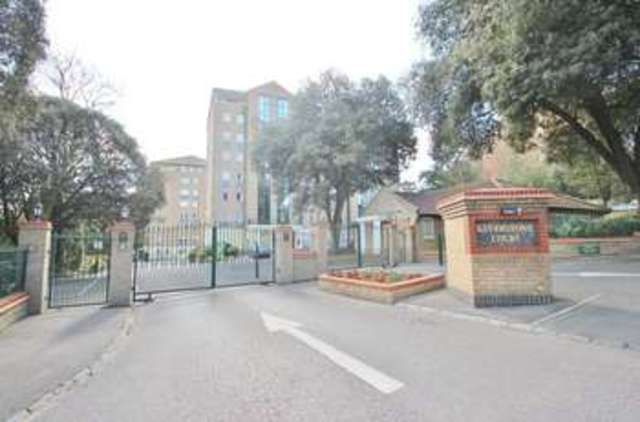  Image of 3 Bedroom Flat for sale at Manor Road  Bournemouth, BH1 3BY