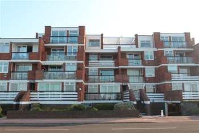  Image of 2 Bedroom Flat to rent at Lee-on-the-Solent, PO13 9ED