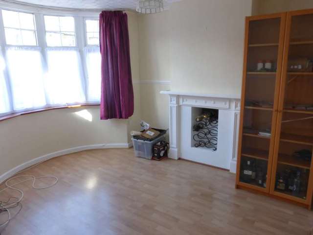  Image of 3 Bedroom Semi-Detached for sale at Munden Grove  Watford, WD24 7EF
