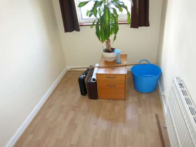  Image of 3 Bedroom Semi-Detached for sale at Munden Grove  Watford, WD24 7EF