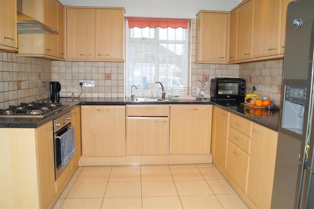  Image of 5 Bedroom Semi-Detached for sale at Hounslow  Hounslow, TW4 5BG