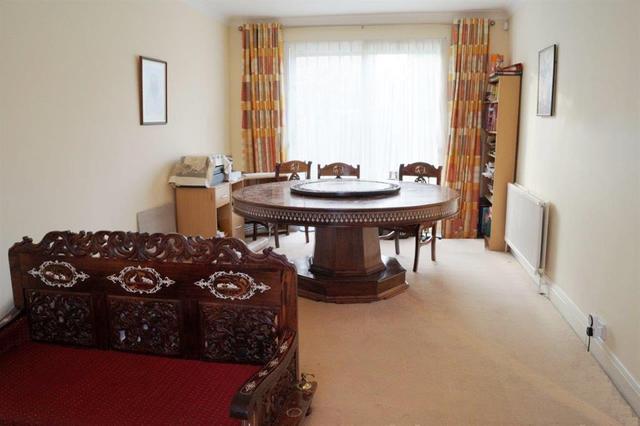  Image of 5 Bedroom Semi-Detached for sale at Hounslow  Hounslow, TW4 5BG