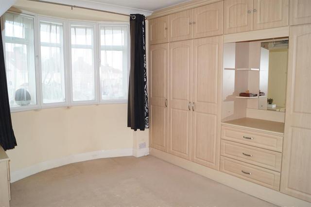  Image of 5 Bedroom Semi-Detached for sale at Hounslow  Hounslow, TW4 5BG