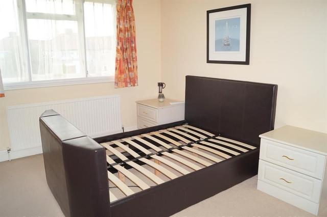  Image of 5 Bedroom Semi-Detached for sale at Hounslow  Hounslow, TW4 5BG