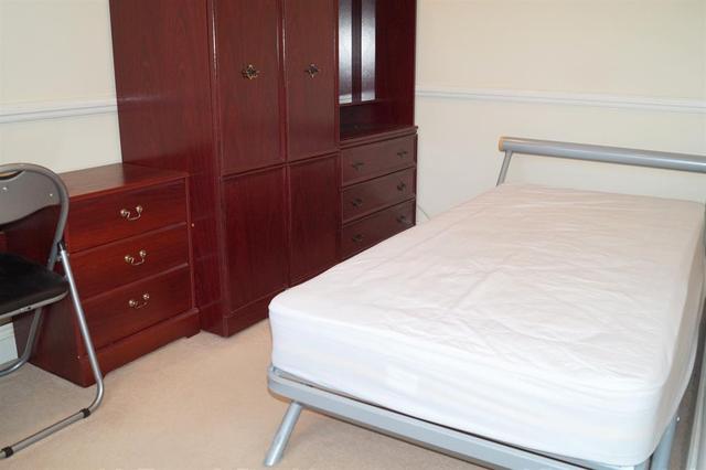  Image of 5 Bedroom Semi-Detached for sale at Hounslow  Hounslow, TW4 5BG