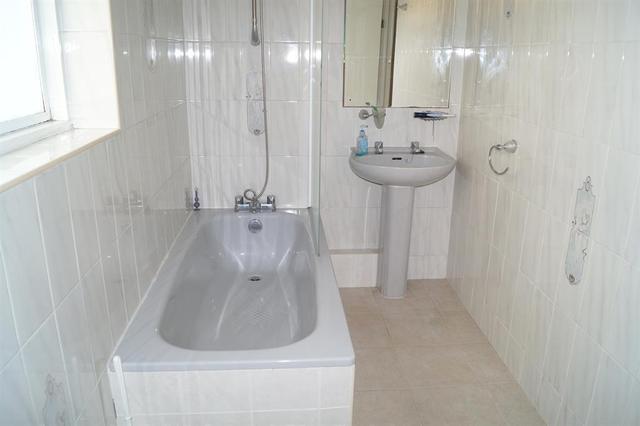  Image of 5 Bedroom Semi-Detached for sale at Hounslow  Hounslow, TW4 5BG