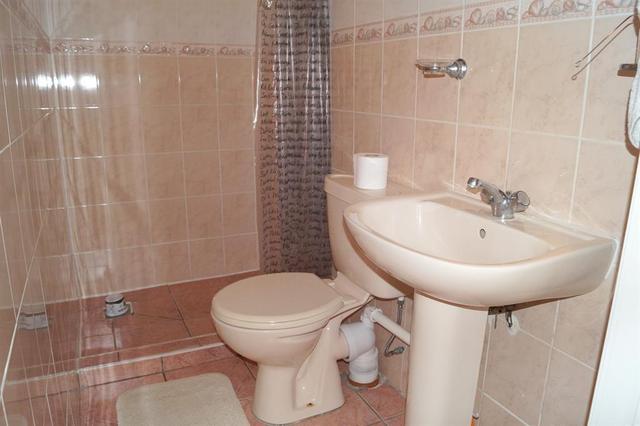  Image of 5 Bedroom Semi-Detached for sale at Hounslow  Hounslow, TW4 5BG