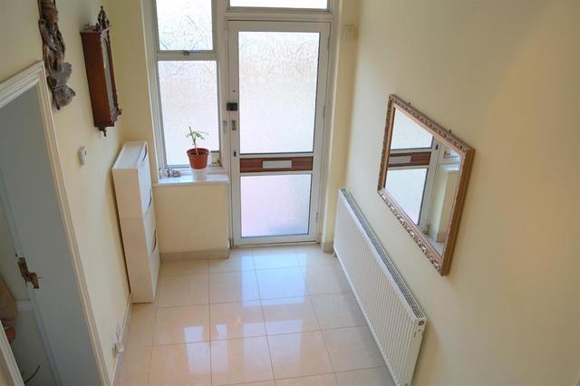  Image of 5 Bedroom Semi-Detached for sale at Hounslow  Hounslow, TW4 5BG