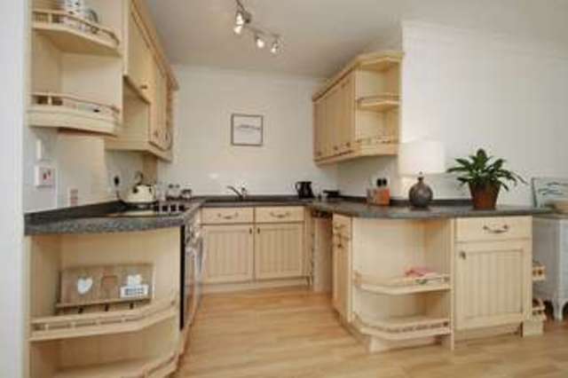  Image of 2 Bedroom Flat to rent at New Road  Brixham, TQ5 8NL