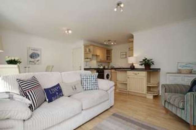  Image of 2 Bedroom Flat to rent at New Road  Brixham, TQ5 8NL